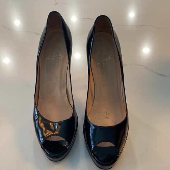 Christian Louboutin Patent Leather peep toe pump. Size 39.5/9.5 - Picture 5 of 7